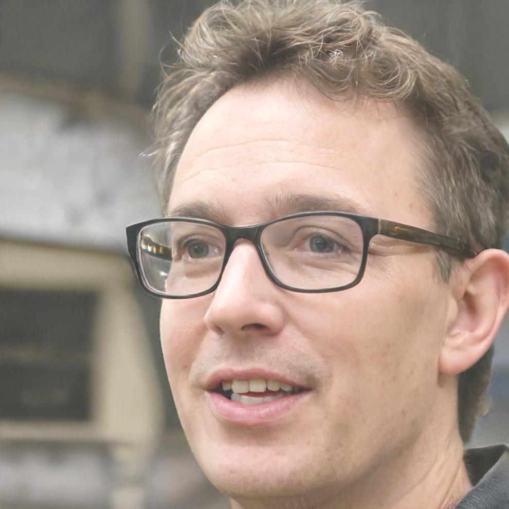 Portrait de Marc Dubois, expert en analyse financière
